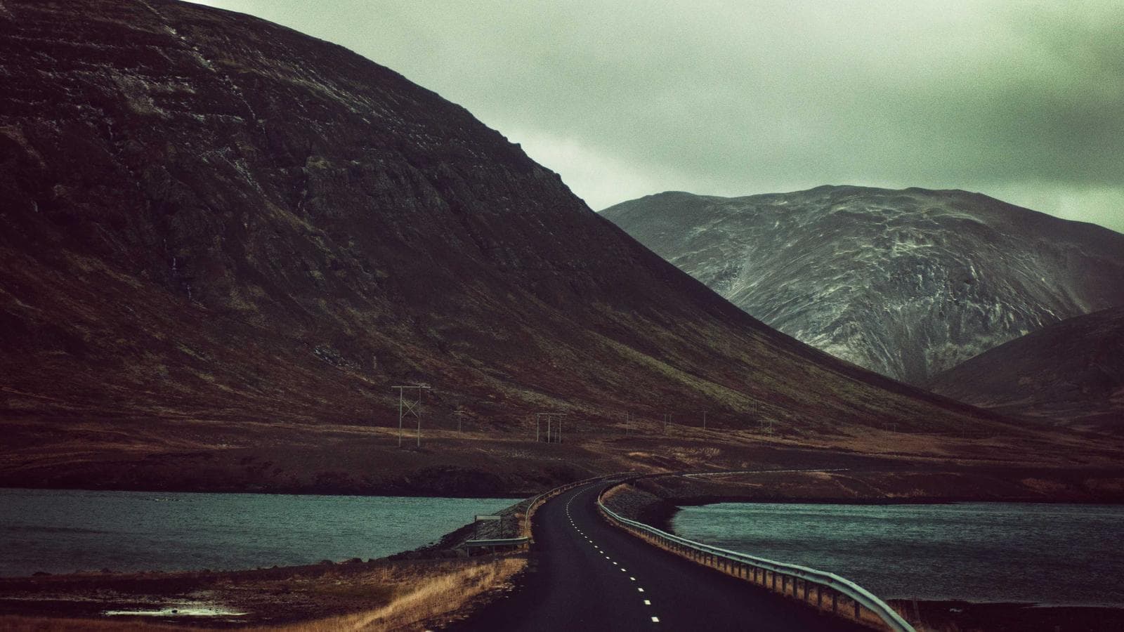 Lulworth Cove gallery image 1